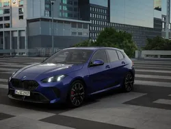 Blauw Nieuw 2025 BMW 120 M Sport Hatchback | € 53.941 (Eerlijke prijs)