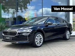 Zwart Nieuw 2024 Skoda Superb First Edition Hatchback | € 47.878 (Iets duurder)