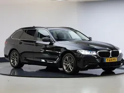 Zwart Gebruikt 2022 BMW 520 Stationwagen | € 39.945 (Eerlijke prijs)
