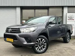 Grijs Gebruikt 2017 Toyota HiLux Comfort Pickup | € 33.999