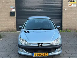 Grijs Gebruikt 2002 Peugeot 206 Hatchback | € 850 (Eerlijke prijs)