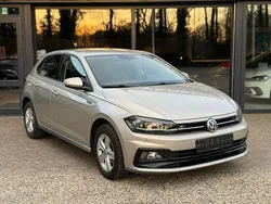 Beige, metallic lak Gebruikt 2019 VW Polo R-line Hatchback | € 18.950 (Eerlijke prijs)
