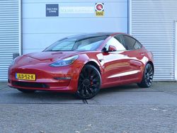 Rood (parellak) Gebruikt 2021 Tesla Model 3 Performance Sedan | € 34.499 (Duur)