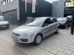 Grijs Gebruikt 2005 Ford Focus Trend Hatchback | € 1.999 (Goede deal)