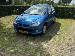 Blauw Gebruikt 2007 Peugeot 206 Forever Hatchback | € 995 (Goede deal)