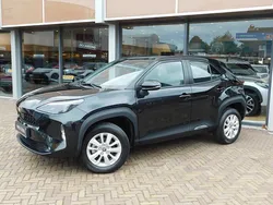 Zwart Gebruikt 2024 Toyota Yaris Cross Active SUV | € 28.700 (Eerlijke prijs)