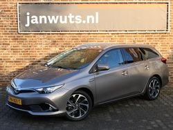 Bruin (metallic) Gebruikt 2015 Toyota Auris Touring Sports Stationwagen | € 17.950 (Duur)