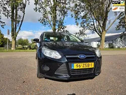 Zwart Gebruikt 2013 Ford Focus Trend Hatchback | € 2.999 (Super prijs)