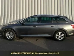 Grijs Gebruikt 2023 Skoda Superb Stationwagen | € 42.950 (Eerlijke prijs)