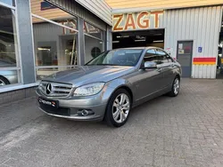Grijs, metallic lak Gebruikt 2010 Mercedes C180 Avantgarde Sedan | € 10.750 (Iets duurder)
