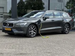 Grijs Gebruikt 2020 Volvo V60 Momentum Stationwagen | € 24.850 (Goede deal)
