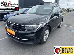 Zwart Gebruikt 2024 VW Tiguan Life SUV | € 38.945