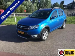 Blauw Gebruikt 2013 Dacia Sandero Lauréate Hatchback | € 4.750 (Eerlijke prijs)