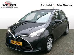 Zwart Gebruikt 2015 Toyota Yaris Hatchback | € 10.950 (Eerlijke prijs)