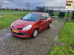 Rood Gebruikt 2007 Renault Clio II Rip Curl Hatchback | € 2.500 (Iets duurder)