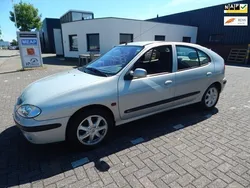 Grijs Gebruikt 2001 Renault Mégane Dynamique Hatchback | € 1.495 (Iets duurder)