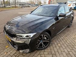 Zwart Gebruikt 2023 BMW 330e M Sport Stationwagen | € 40.499 (Goede deal)