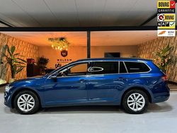 Blauw Gebruikt 2023 VW Passat Business Stationwagen | € 23.990 (Eerlijke prijs)