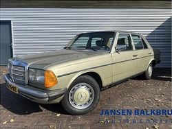 Groen Gebruikt 1983 Mercedes 200 Sedan | € 8.500