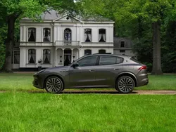 Grijs Gebruikt 2022 Maserati Grecale SUV | € 87.500