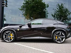 Zwart Gebruikt 2024 Ferrari Purosangue SUV | € 529.888