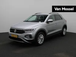 Suv Gebruikt 2022 VW T-Roc Life SUV | € 22.445 (Eerlijke prijs)
