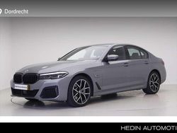 Grijs Gebruikt 2023 BMW 530e M Sport Sedan | € 46.895 (Eerlijke prijs)
