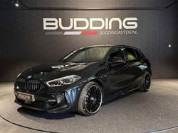 Zwart Gebruikt 2022 BMW 120 Efficient Dynamics Hatchback | € 28.950 (Eerlijke prijs)