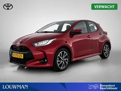 Rood, metallic lak Gebruikt 2024 Toyota Yaris Hatchback | € 21.945 (Eerlijke prijs)