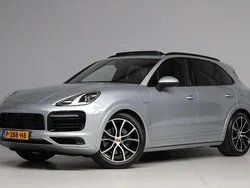 Grijs, metallic lak Gebruikt 2022 Porsche Cayenne Sport SUV | € 71.945 (Super prijs)