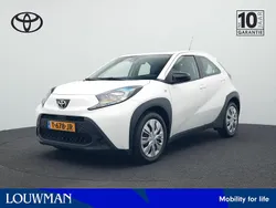 Wit Gebruikt 2023 Toyota Aygo Play Hatchback | € 15.945 (Eerlijke prijs)