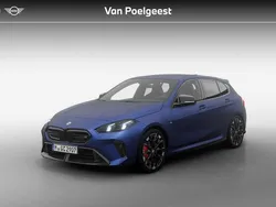 Bmw individual frozen portimao blau metallic (blauw metallic) Nieuw 2024 BMW M135 M Sport Hatchback | € 84.186 (Iets duurder)