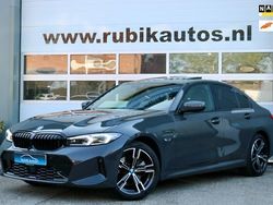Grijs Gebruikt 2023 BMW 320 M Sport Sedan | € 39.950 (Eerlijke prijs)