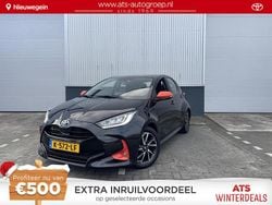 Zwart Gebruikt 2021 Toyota Yaris Hybrid Edition Hatchback | € 18.999 (Eerlijke prijs)