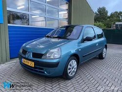 Blauw Gebruikt 2004 Renault Clio II Authentique Hatchback | € 1.699 (Eerlijke prijs)