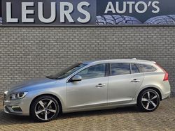 Grijs, metallic lak Gebruikt 2017 Volvo V60 R-Design Stationwagen | € 20.450 (Eerlijke prijs)