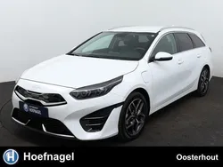 Wit, metallic lak Gebruikt 2023 Kia Ceed Sportswagon Stationwagen | € 28.450 (Eerlijke prijs)