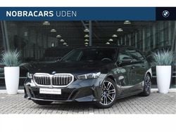 Saphirschwarz (donker zwart metallic) Gebruikt 2024 BMW 530e Shadowline Stationwagen | € 59.850