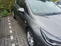 Grijs Gebruikt 2017 Opel Astra Edition Hatchback | € 8.250 (Eerlijke prijs)