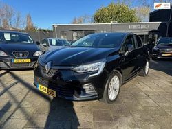 Zwart, metallic lak Gebruikt 2020 Renault Clio V Zen Hatchback | € 14.500 (Eerlijke prijs)