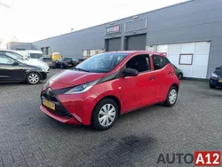 Rood Gebruikt 2017 Toyota Aygo Design Hatchback | € 7.450 (Goede deal)