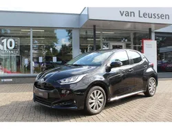 Zwart Gebruikt 2024 Toyota Yaris Hatchback | € 22.900 (Eerlijke prijs)