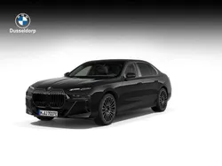 Zwart, metallic lak Nieuw 2025 BMW 750e M Sport Sedan | € 159.562 (Iets duurder)