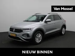 Grijs Gebruikt 2022 VW T-Roc Life SUV | € 22.900 (Eerlijke prijs)
