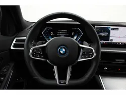 Wit Gebruikt 2025 BMW 330e Executive Stationwagen | € 58.950 (Eerlijke prijs)