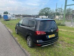Zwart Gebruikt 2015 VW Sharan Highline MPV | € 15.995