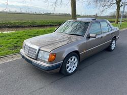 Overige Gebruikt 1990 Mercedes E230 Sedan | € 2.995