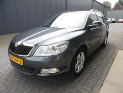 Grijs, andere lak Gebruikt 2010 Skoda Octavia Elegance Stationwagen | € 4.995 (Eerlijke prijs)