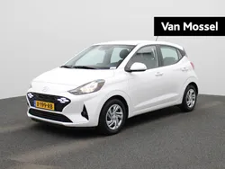 Atlas white (licht wit) Gebruikt 2024 Hyundai i10 Comfort Hatchback | € 15.940 (Eerlijke prijs)