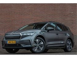 Grijs (metallic) Gebruikt 2024 Skoda Enyaq iV Clever SUV | € 31.450 (Goede deal)